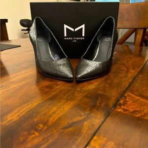 Marc Fisher Zavala pump in black, size 9.5 M